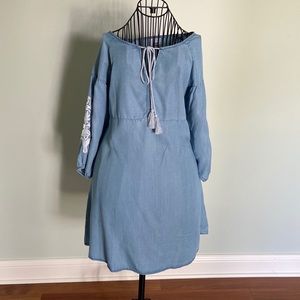 Mama licious maternity tunic. 3/4 sleeve w/ embroidered detail and tassel tie